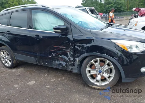 2016 Ford Escape Titanium z USA, uszkodzony, nr VIN 1FMCU9J95GUB27571